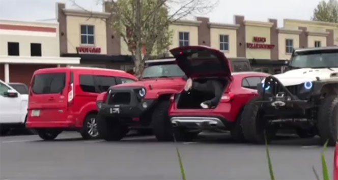 Hatalı park eden adama böyle ders verdiler