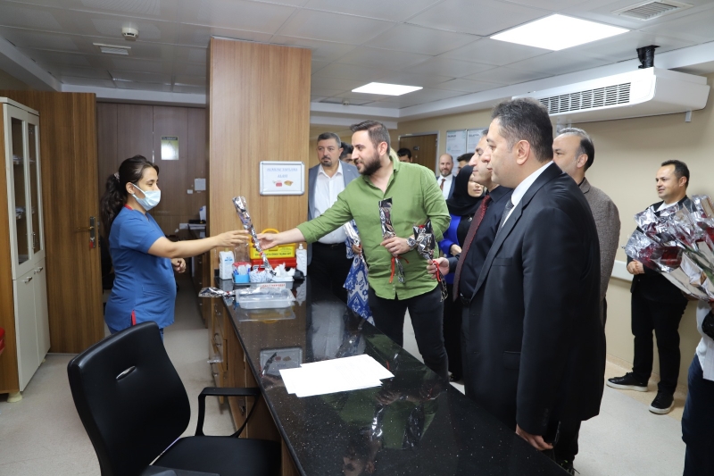 Hemşireler sağlık camiasının merhamet ve şefkat yönüdür.