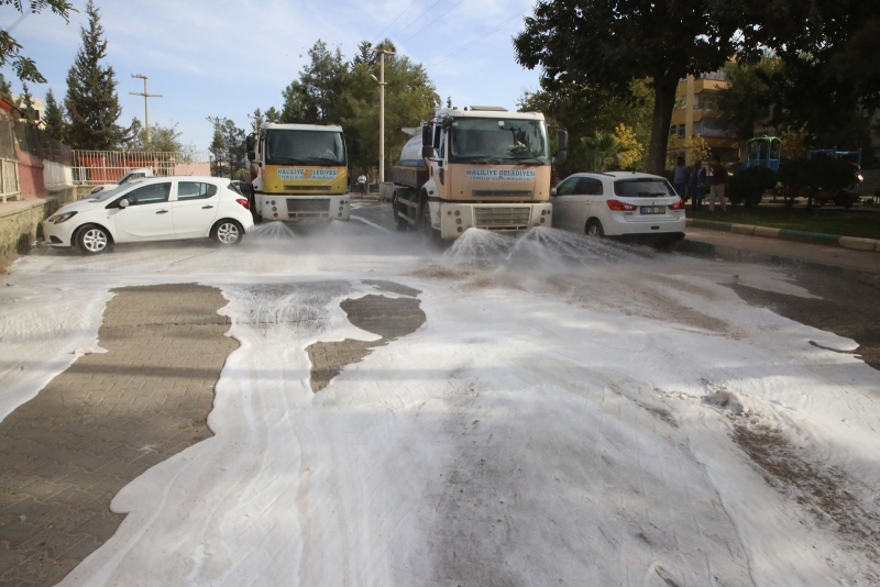 HİJYENDE TAVİZ YOK! EKİPLER SOKAK SOKAK YIKAMAYA DEVAM EDİYOR