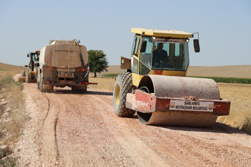 HİLVAN KIRSALINDA SATHİ ASFALT VE BETON YOL ÇALIŞMASI TAMAMLANDI