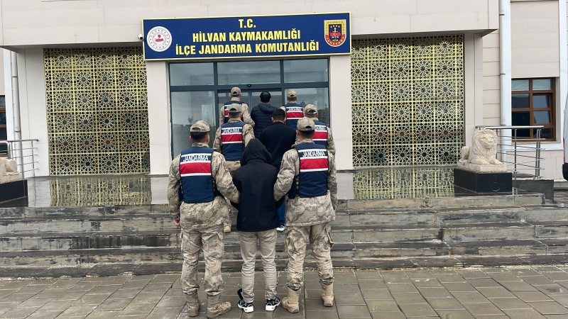 Hilvan'da Jandarmadan Zehir Tacirlerine Baskın: 3 Tutuklama