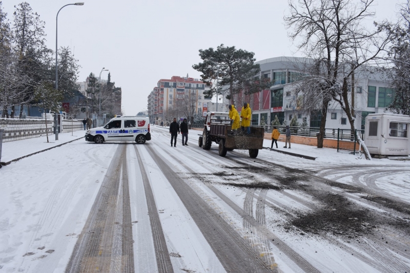Hilvan’da karla mücadele çalışmaları