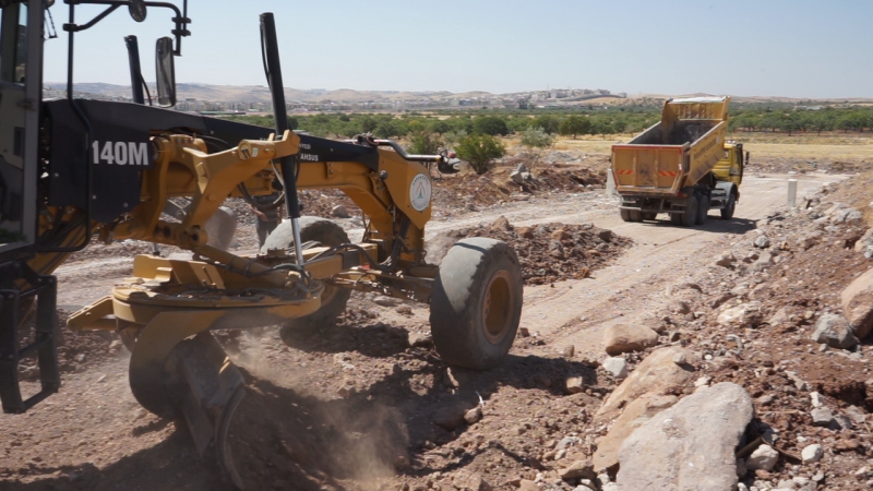 HIZLA BÜYÜYEN KARAKÖPRÜ'YE YENİ YOLLAR KAZANDIRILIYOR