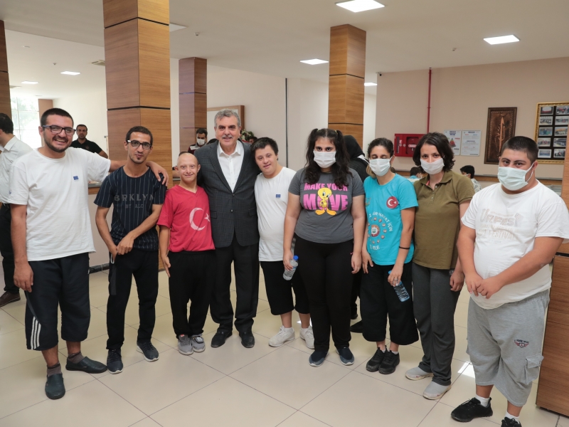 “Hizmet engel tanımaz” sloganıyla yüzler gülüyor