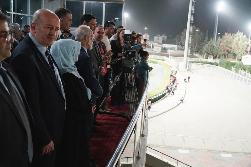 HRÜ Veteriner Fakültesi Koşusu’nu Dancing Girl İsimli At Kazandı