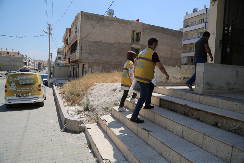 İHTİYAÇ SAHİBİ AİLELERE ALIŞVERİŞ KARTLARI TESLİM EDİLİYOR