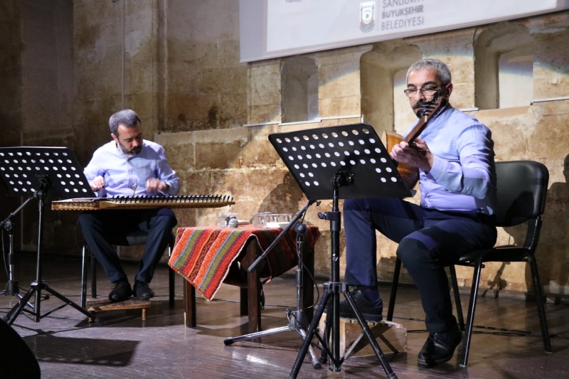 İki Mızrap Bir Ses Konseri Yoğun İlgi Gördü