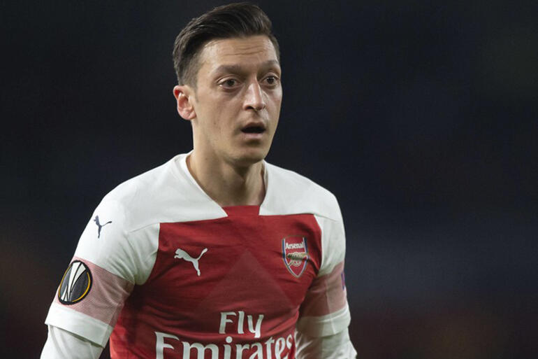 İngiltere’de gündem Mesut Özil: ″Rekor ücretle geldi, bedavaya gidiyor!″