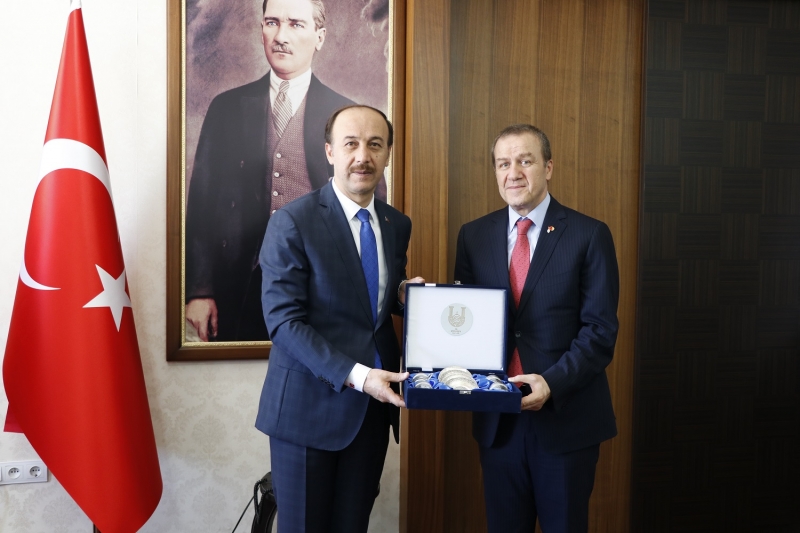 İşadamı Necati Demirkol’dan Eğitime Büyük Destek