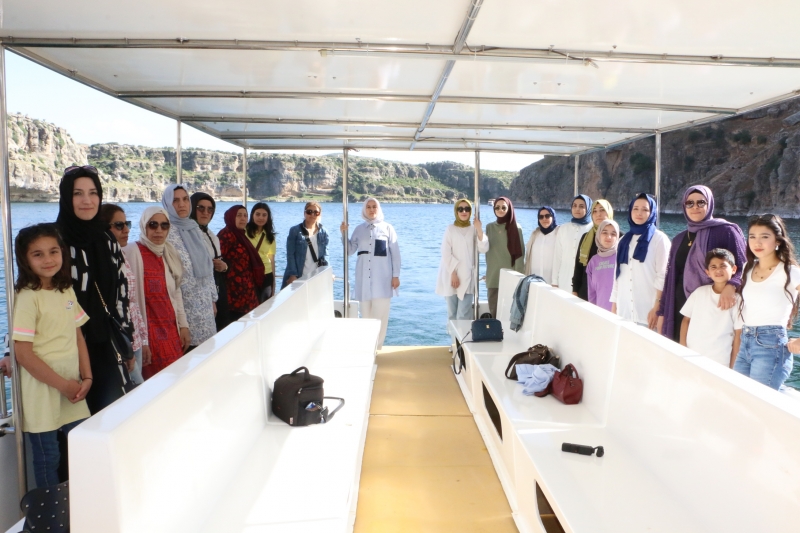 KADIN KURSİYERLER TAKORAN VADİSİ’NİN EŞSİZ GÜZELLİKLERİNİ KEŞFETTİ