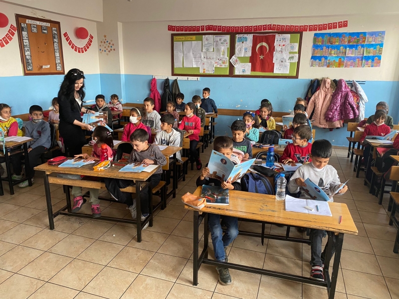 KAHKE VE PATPAT DERGİLERİ OKULLARDA DAĞITILDI