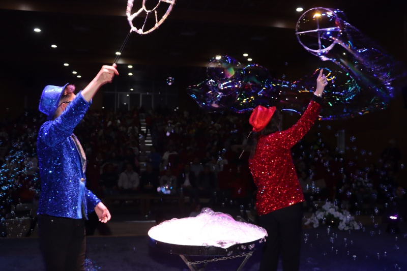 KARAKÖPRÜ BELEDİYESİNDEN ÇOCUKLARA UNUTULMAZ “BUBBLE SHOW” ETKİNLİĞİ