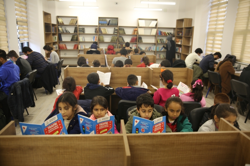 Karaköprü Belediyesi Okuma Evlerinde Minik Öğrencileri Ağırladı