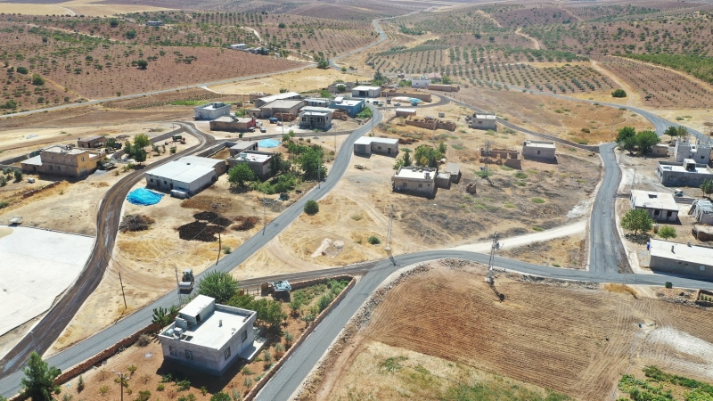 KARAKÖPRÜ BELEDİYESİ KIRSAL YOLLARI SATHİ ASFALTLA YENİLİYOR