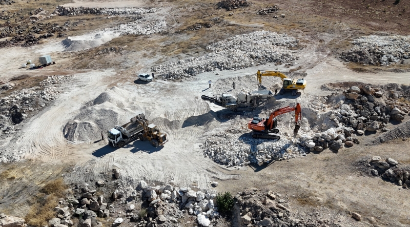 KARAKÖPRÜ BELEDİYESİ KENDİ TAŞ OCAĞINDA MUCUR ÜRETİYOR