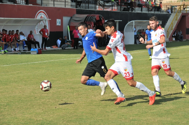 KARAKÖPRÜ BELEDİYESPOR ZİRVEYE KANATLANDI