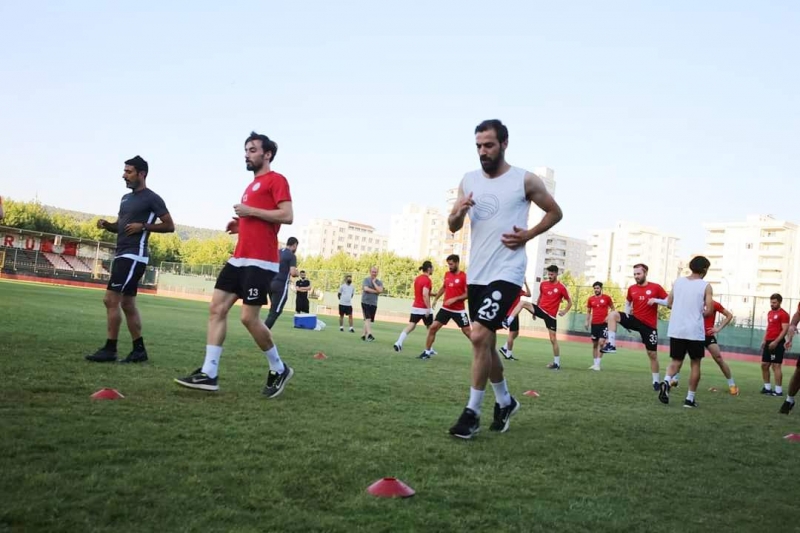 Karaköprü Belediyespor topbaşı yaptı.