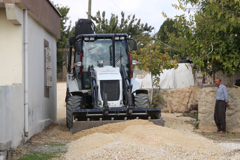 KARAKÖPRÜ KIRSALINDA KIŞ ÖNCESİ ÜST YAPI ÇALIŞMALARI SÜRÜYOR