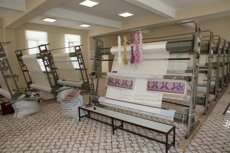 KARAKÖPRÜ KIRSALINDAKİ HALI DOKUMA MERKEZLERİ AÇILIŞA HAZIR