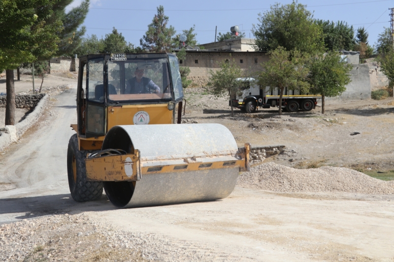 KARAKÖPRÜ KIRSALINDA YOL HİZMETİ ARALIKSIZ SÜRÜYOR