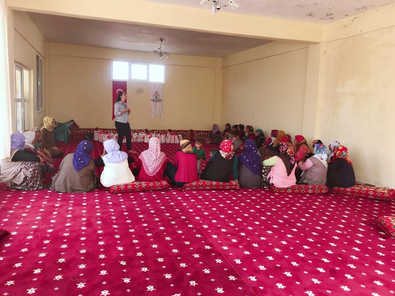 Karaköprü Kırsalındaki Kadınlara Hijyen Ve Sağlık Eğitimi Veriliyor