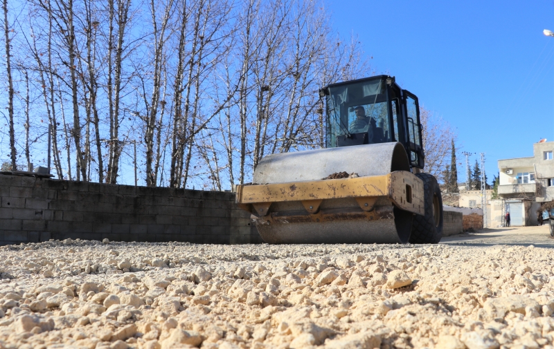 KARAKÖPRÜ KIRSALINDA ÇAMURLU YOL KALMIYOR
