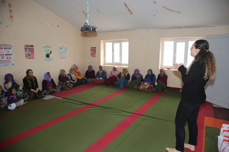 Karaköprü Kırsalındaki Kadınlara Kanser Ve Sağlıklı Beslenme Eğitimleri Sürüyor