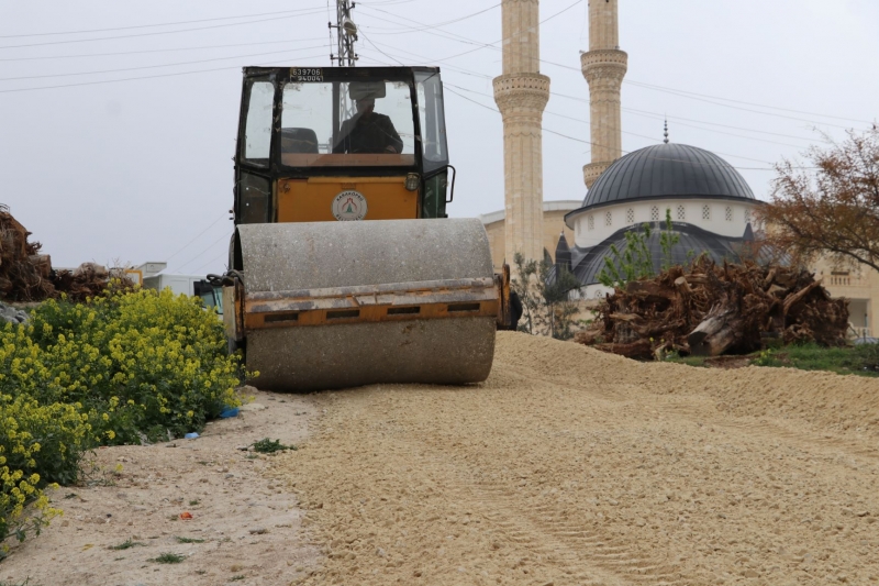 KARAKÖPRÜ KIRSALINDA YOL SEFERBERLİĞİ SÜRÜYOR