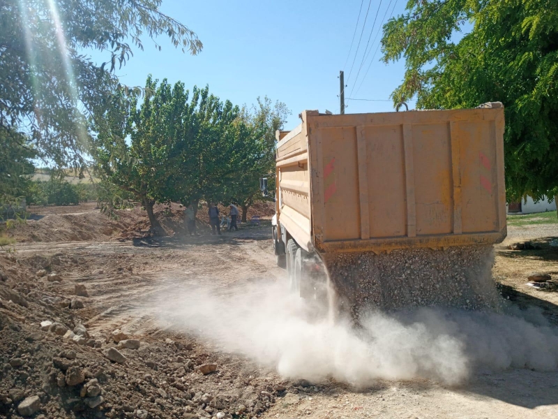 ​KARAKÖPRÜ KIRSALINDA YOL ÇALIŞMALARI SÜRÜYOR