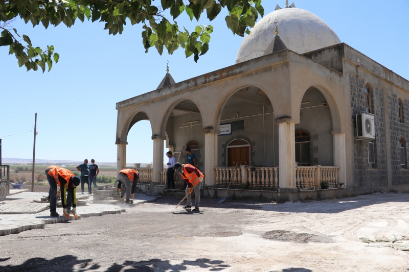 KARAKÖPRÜ KIRSALINDA KİLİTLİ PARKE ÇALIŞMALARI SÜRÜYOR