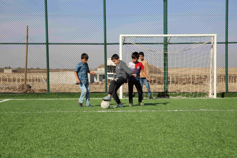 KARAKÖPRÜ KIRSALINDA GENÇLER İÇİN YENİ SPOR TESİSLERİ KAZANDIRILIYOR