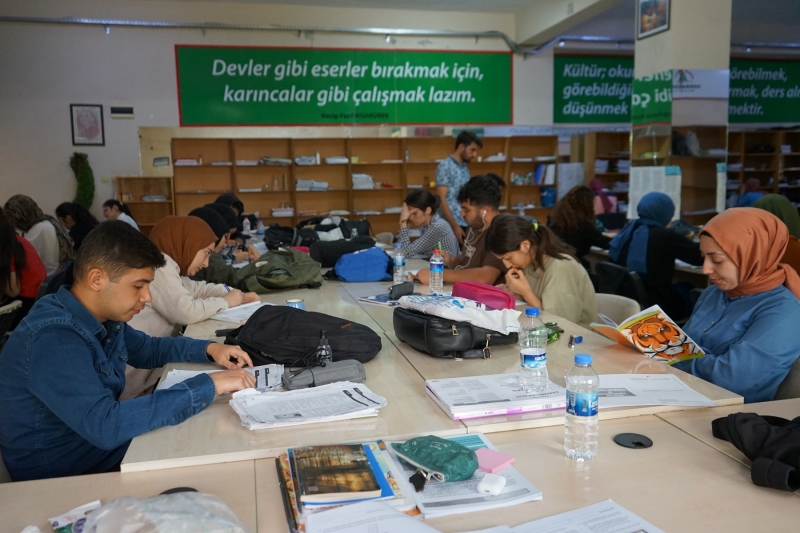 KARAKÖPRÜ OKUMA EVLERİYLE GENÇLERİN YANINDA