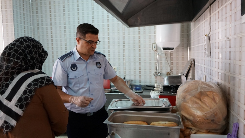 KARAKÖPRÜ ZABITADAN ÖĞRENCİ SAĞLIĞI İÇİN KANTİNLERDE DENETİM