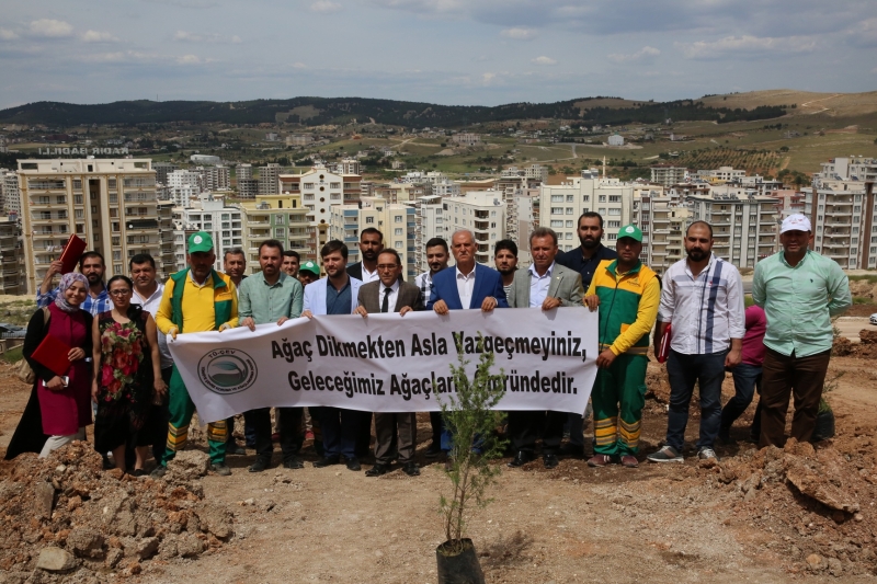 Karaköprü’de 500 Adet Fidan Toprakla Buluşturuldu