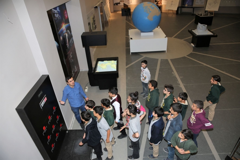 KARAKÖPRÜ’DE ÇOCUKLAR UZAY VE BİLİMLE TANIŞIYOR