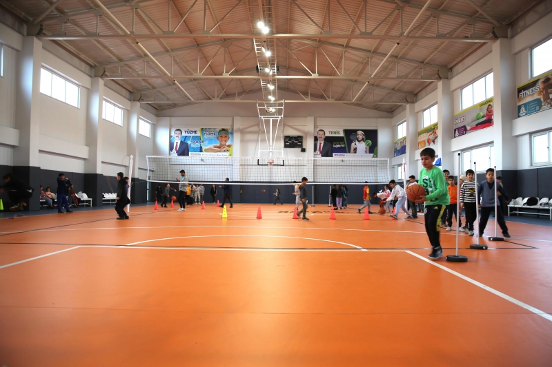 KARAKÖPRÜ’DE ÇOCUKLAR SPOR KURSLARINDA YETENEKLERİNİ KEŞFEDİYOR