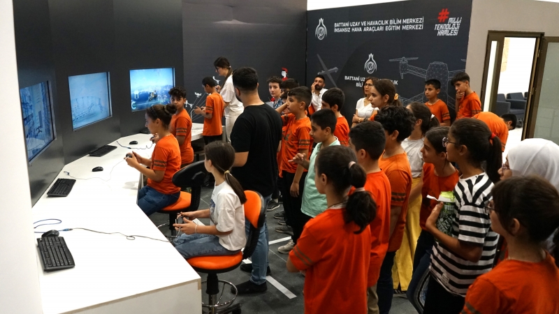 KARAKÖPRÜ'DE ÇOCUKLAR UZAY VE HAVACILIK İLE TANIŞIYOR