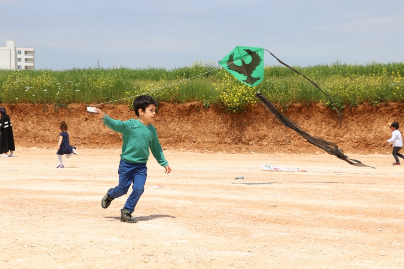 Karaköprü'de Çocuklar Uçurtma Şenliğinde Eğlendi