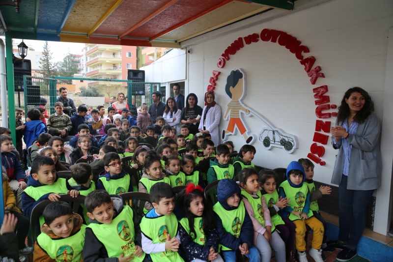 Karaköprü'de Çocuklar Kukla Gösterisiyle Eğlendi