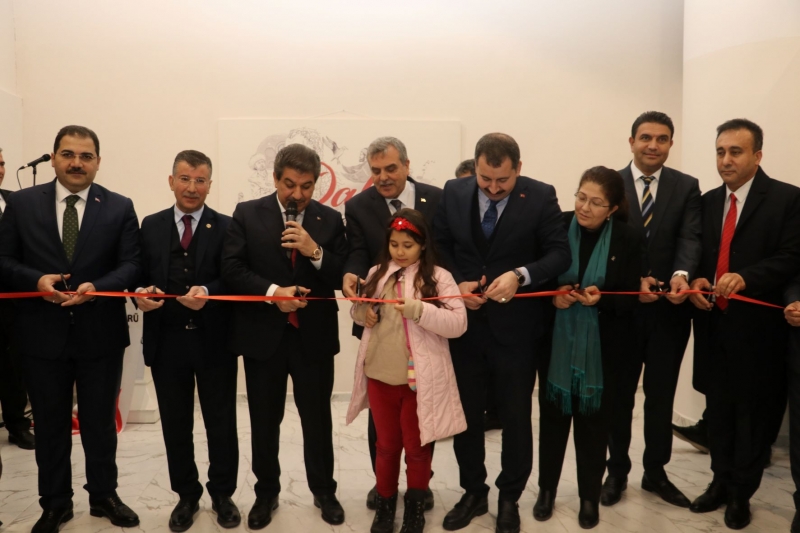 ​KARAKÖPRÜ'DE 'DAHİ' SERGİSİYLE GEÇMİŞTEN BUGÜNE DAHİLER ANLATILIYOR