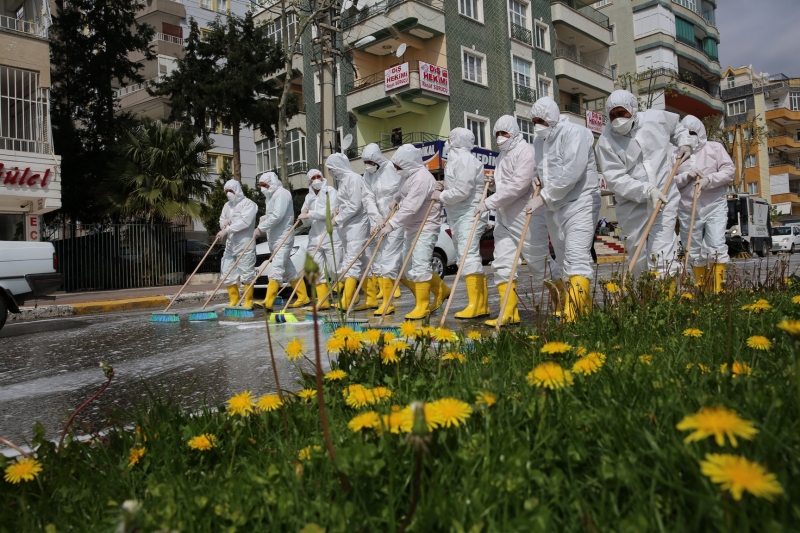 KARAKÖPRÜ’DE DEZENFEKTE TİMİ İŞBAŞINDA