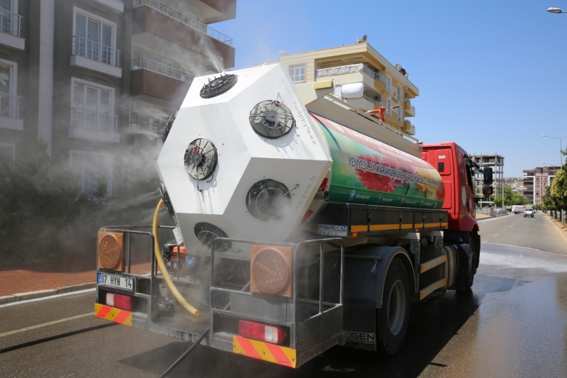 KARAKÖPRÜ'DE DEZENFEKTE ÇALIŞMASI TAM HIZ DEVAM EDİYOR