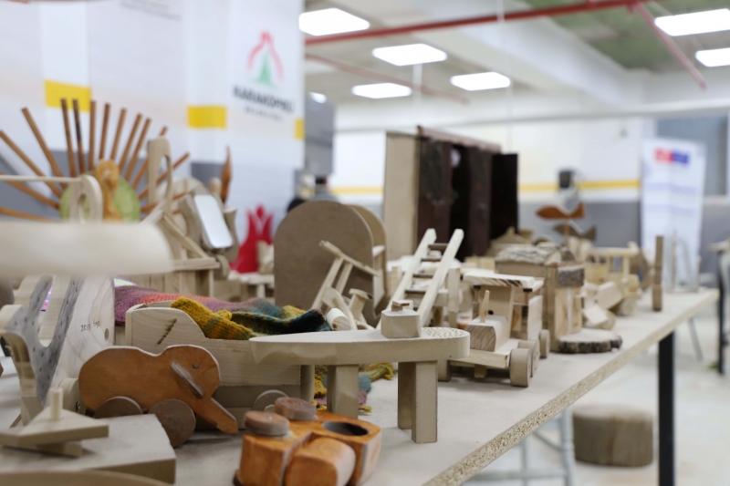 KARAKÖPRÜ’DE DOĞA DOSTU AHŞAP OYUNCAKLAR ÜRETİLİYOR