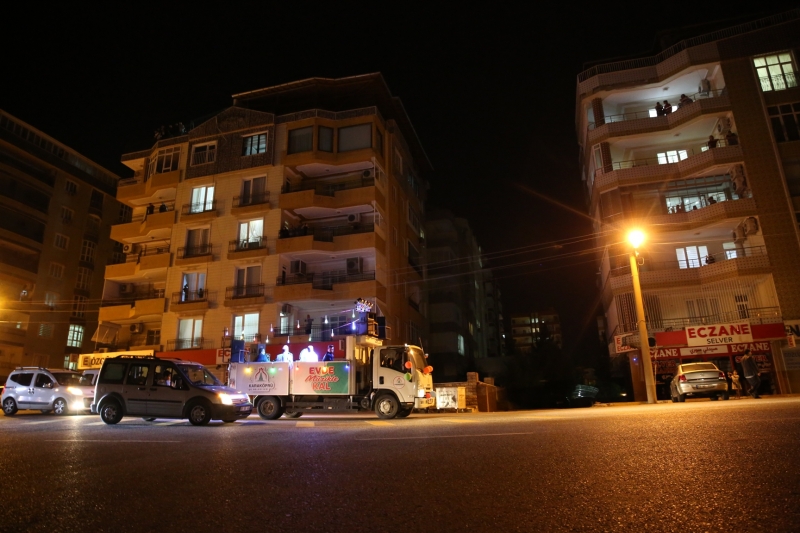 KARAKÖPRÜ’DE EVDE KALANLARA İLAHİ KONSERİ