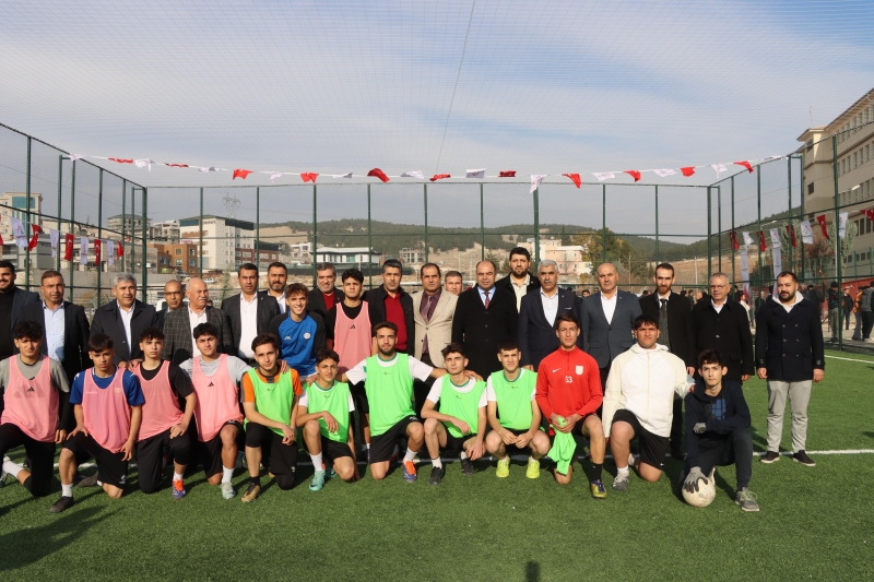 KARAKÖPRÜ'DE GENÇLER İÇİN YENİ SPOR TESİSİ KAZANDIRILDI