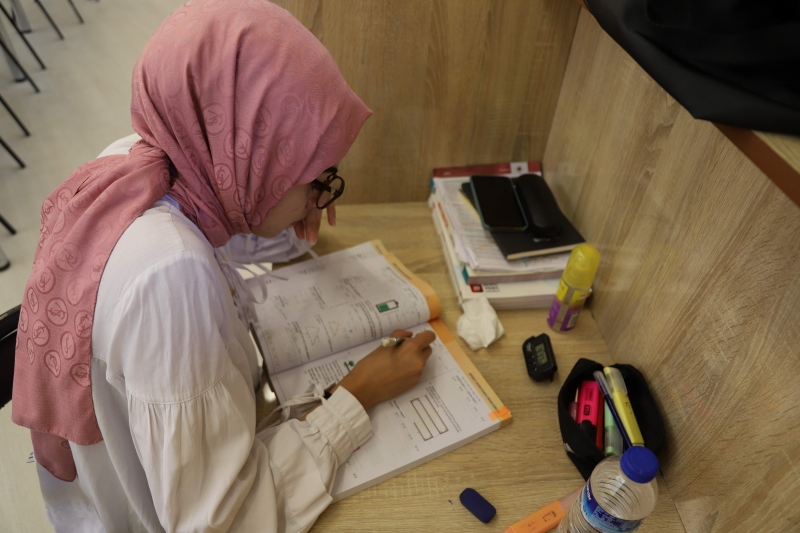 KARAKÖPRÜ’DE GENÇLER YENİ OKUMA EVİNDE SINAVLARA HAZIRLANIYOR