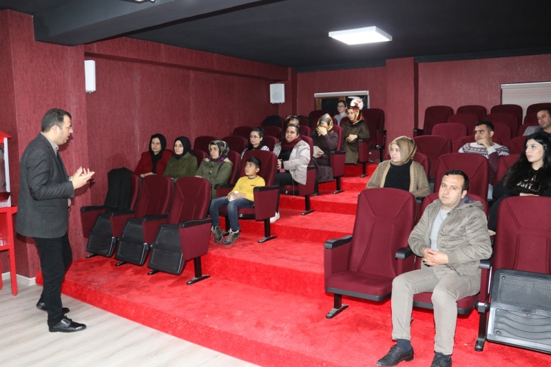 Karaköprü'de Girişimcilik Eğitimi Veriliyor