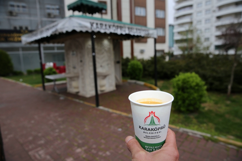 KARAKÖPRÜ'DE İKRAM ÇEŞMESİNDEN SICAK ÇORBA İKRAMI