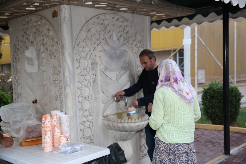KARAKÖPRÜ'DE İKRAM ÇEŞMESİNDEN ÇORBA AKIYOR