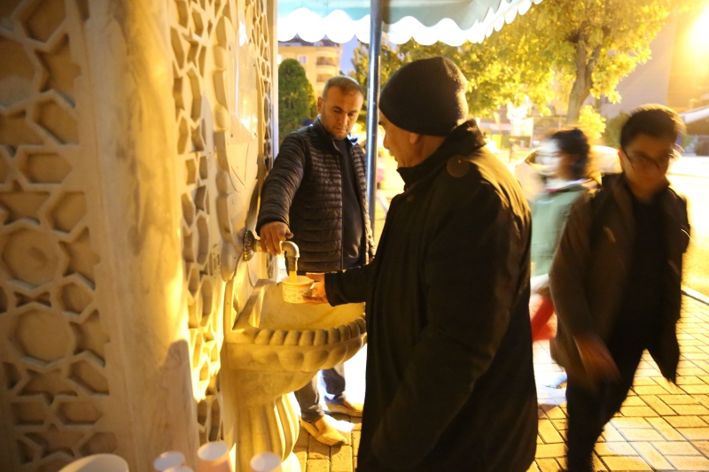 KARAKÖPRÜ’DE İKRAM ÇEŞMESİNDEN SICAK ÇORBA AKIYOR